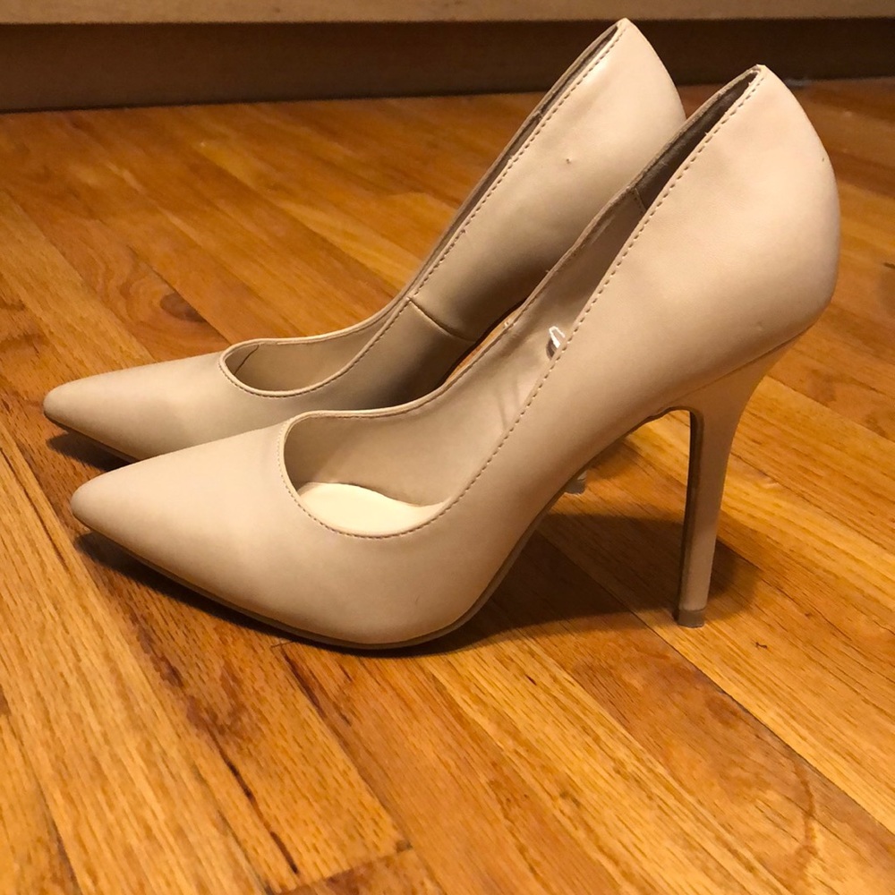 Nude heel